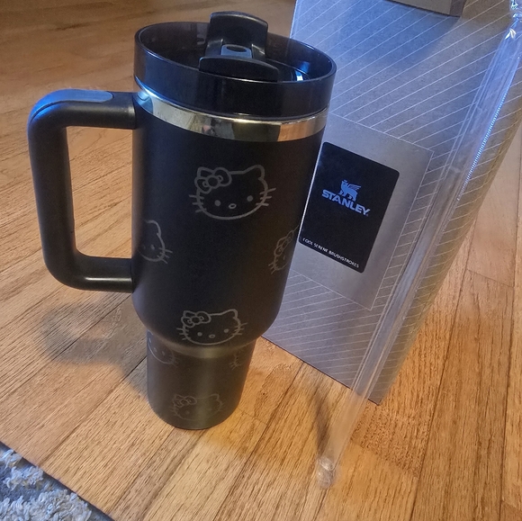 Hello Kitty Stanley Tumbler – BlackStay cute - Picture 11 of 11